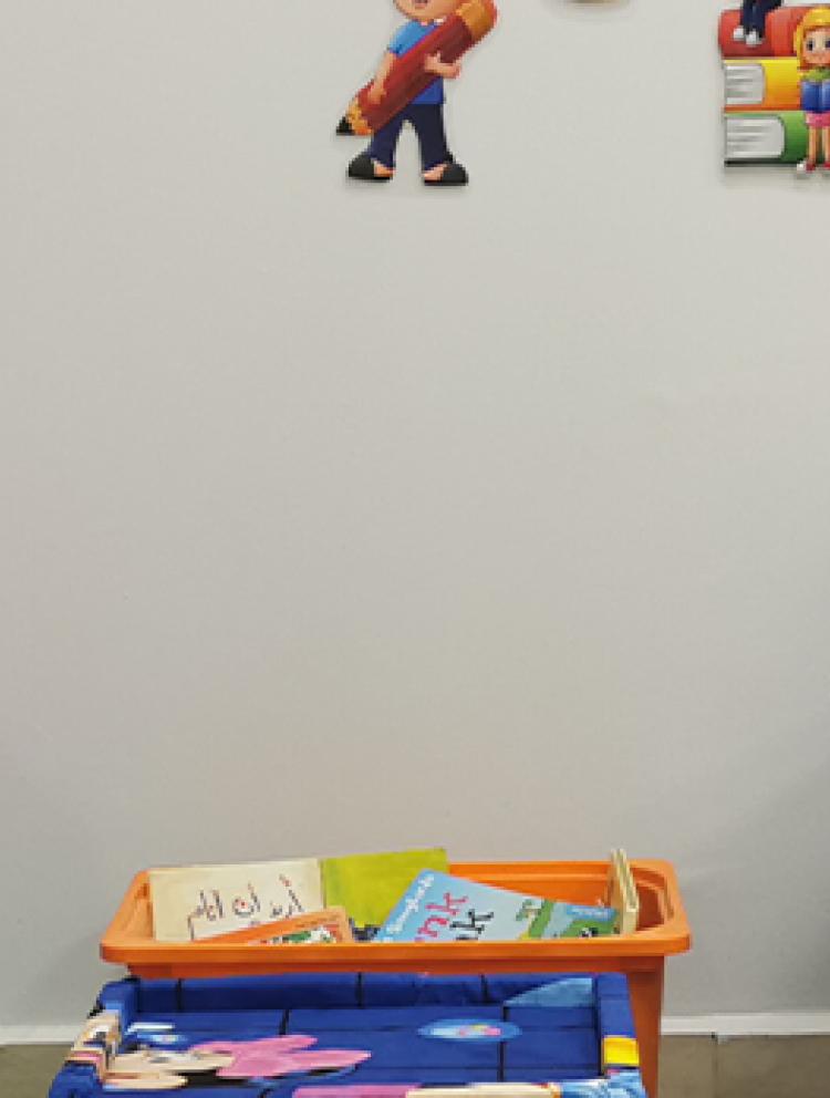 students-reading-in-the-classroom